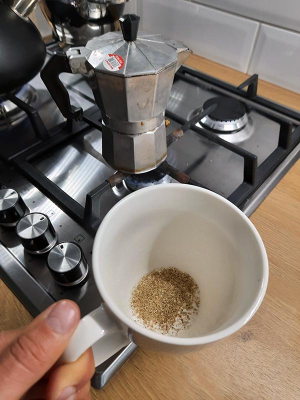 poranna kawa z kardamonem